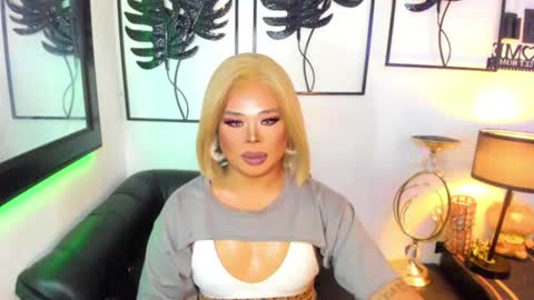 Snapshot of exotic_lindsay chatting on 06-16-26, 04:31 Lindsay online show from 06-16-26, 04:31