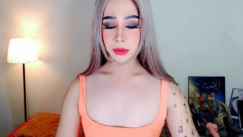 Snapshot of expensive_elise chatting on 02-25-26, 02:48 expensive_elise online show from 02-25-26, 02:48