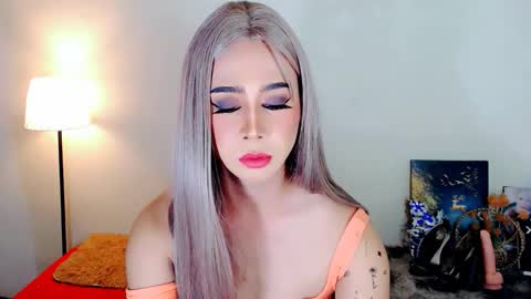 Snapshot of expensive_elise chatting on 02-26-26, 05:45 expensive_elise online show from 02-26-26, 05:45