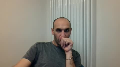 Snapshot of extr0 chatting on 04-30-26, 10:03 Extro online show from 04-30-26, 10:03