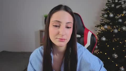 Snapshot of extra_charm chatting on 01-08-26, 07:43 Amelia online show from 01-08-26, 07:43