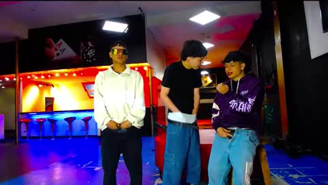 extrangers online show from 10-24-25, 01:18