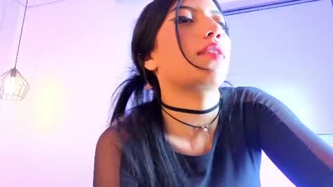 Snapshot of ey_im_simone_ chatting on 06-13-26, 12:47 online show from 06-13-26, 12:47