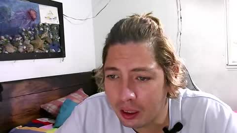 Snapshot of eyesgreenman chatting on 12-01-25, 03:17 eyesgreenman online show from 12-01-25, 03:17