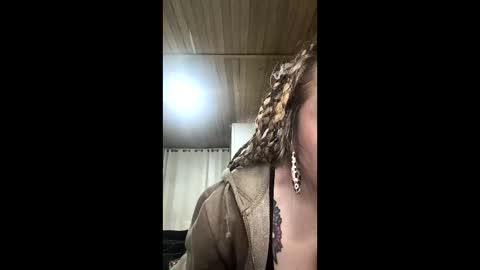 Snapshot of ezlngirl chatting on 03-19-26, 03:32 Aimee online show from 03-19-26, 03:32