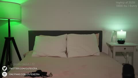 Snapshot of ezra chatting on 03-04-25, 09:00 Ezra online show from 03-04-25, 09:00