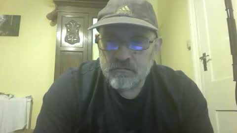 Snapshot of f1zzeek chatting on 04-25-26, 10:29 f1zzeek online show from 04-25-26, 10:29