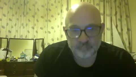 Snapshot of f1zzeek chatting on 05-19-26, 10:05 f1zzeek online show from 05-19-26, 10:05