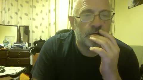 Snapshot of f1zzeek chatting on 05-27-26, 11:13 f1zzeek online show from 05-27-26, 11:13