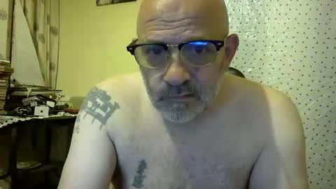 Snapshot of f1zzeek chatting on 06-06-26, 11:09 f1zzeek online show from 06-06-26, 11:09