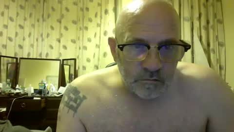Snapshot of f1zzeek chatting on 06-08-26, 12:03 f1zzeek online show from 06-08-26, 12:03