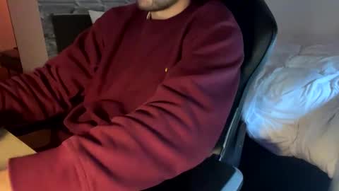 Snapshot of fabian_196 chatting on 12-10-24, 11:00 Call me bitch online show from 12-10-24, 11:00