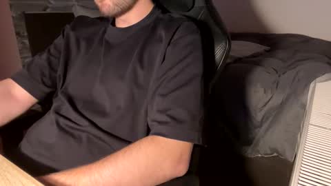 Snapshot of fabian_196 chatting on 12-14-24, 07:03 Call me bitch online show from 12-14-24, 07:03