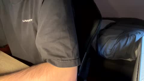 Snapshot of fabian_196 chatting on 12-19-24, 02:02 Call me bitch online show from 12-19-24, 02:02