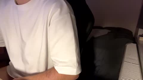 Snapshot of fabian_196 chatting on 12-24-24, 09:33 Call me bitch online show from 12-24-24, 09:33