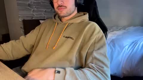 Snapshot of fabian_196 chatting on 12-27-24, 01:18 Call me bitch online show from 12-27-24, 01:18