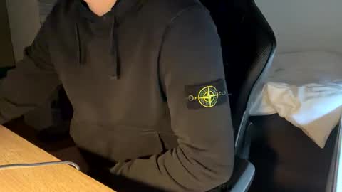 Snapshot of fabian_196 chatting on 12-31-24, 10:15 Call me bitch online show from 12-31-24, 10:15