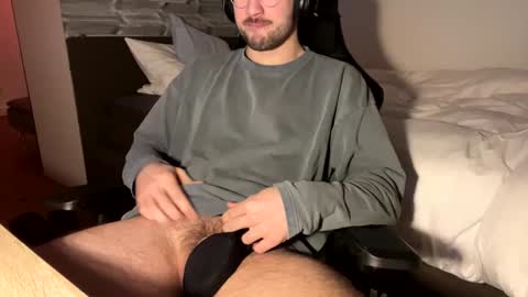 Snapshot of fabian_196 chatting on 01-02-25, 06:45 Call me bitch online show from 01-02-25, 06:45