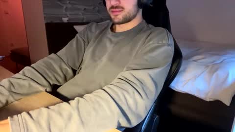 Snapshot of fabian_196 chatting on 01-03-25, 08:10 Call me bitch online show from 01-03-25, 08:10