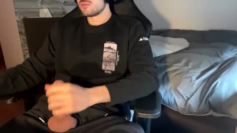 Snapshot of fabian_196 chatting on 01-20-25, 11:56 Call me bitch online show from 01-20-25, 11:56