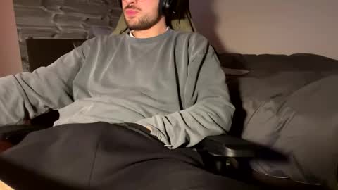 Snapshot of fabian_196 chatting on 01-26-25, 05:44 Call me bitch online show from 01-26-25, 05:44