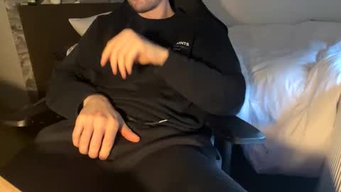 Snapshot of fabian_196 chatting on 02-09-25, 04:18 Call me bitch online show from 02-09-25, 04:18