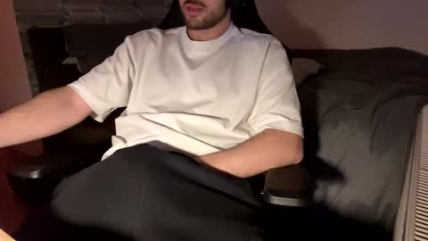 Snapshot of fabian_196 chatting on 02-23-25, 07:17 Call me bitch online show from 02-23-25, 07:17