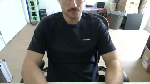 Snapshot of fabian_196 chatting on 11-21-25, 09:52 Call me bitch online show from 11-21-25, 09:52