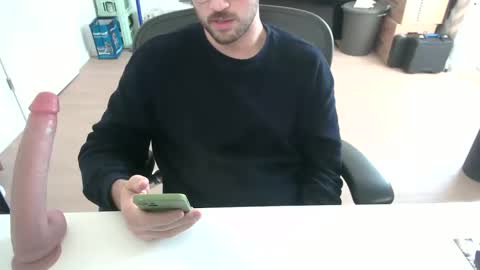 Snapshot of fabian_196 chatting on 12-04-25, 01:09 Call me bitch online show from 12-04-25, 01:09