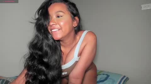 Snapshot of fabianna_laraa chatting on 05-24-26, 07:35 Thianna online show from 05-24-26, 07:35