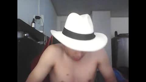 Snapshot of fabiar11 chatting on 01-11-26, 05:29 R online show from 01-11-26, 05:29