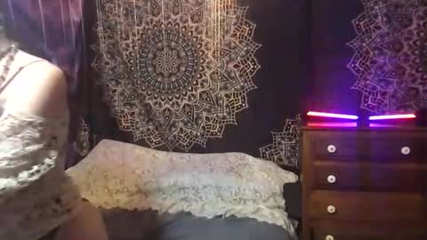 Snapshot of faexoxoxo chatting on 01-13-25, 07:54 Fae online show from 01-13-25, 07:54