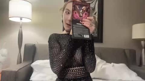 Snapshot of faexoxoxo chatting on 10-12-25, 10:47 Fae online show from 10-12-25, 10:47