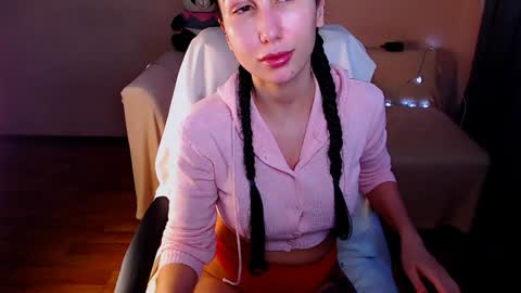 Snapshot of fairy_elli_hot chatting on 12-13-24, 01:44 Elli online show from 12-13-24, 01:44