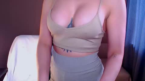 Snapshot of fairy_elli_hot chatting on 09-19-25, 01:45 Elli online show from 09-19-25, 01:45