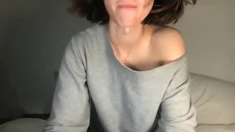 Snapshot of fakenshitsis chatting on 12-21-25, 10:39 Haydee online show from 12-21-25, 10:39