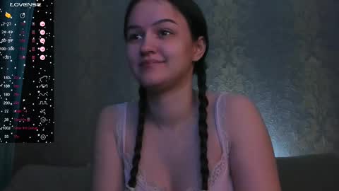 Snapshot of falcon_baby chatting on 02-27-25, 06:42 falcon baby online show from 02-27-25, 06:42