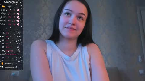Snapshot of falcon_baby chatting on 03-12-25, 06:29 falcon baby online show from 03-12-25, 06:29