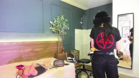 Megan    630  1330 -5 online show from 04-15-26, 12:34