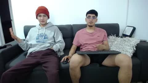 Snapshot of fallgays chatting on 12-15-24, 03:45 FallGays online show from 12-15-24, 03:45