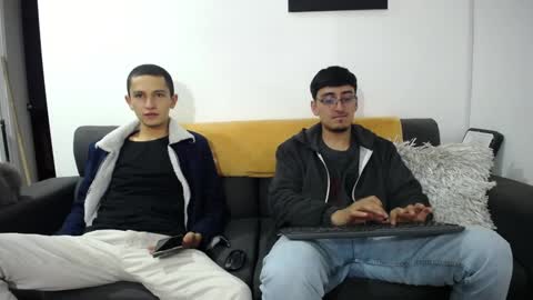 Snapshot of fallgays chatting on 12-22-24, 01:23 FallGays online show from 12-22-24, 01:23