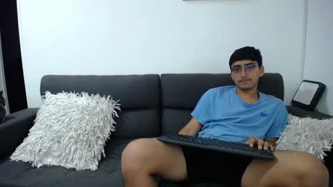 Snapshot of fallgays chatting on 01-11-25, 01:48 FallGays online show from 01-11-25, 01:48