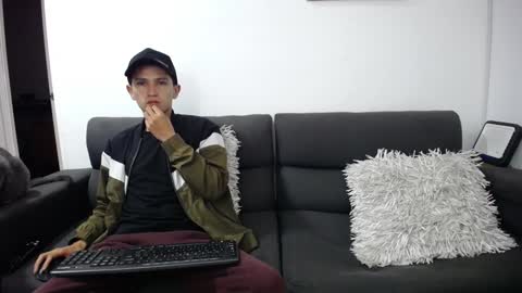 Snapshot of fallgays chatting on 01-29-25, 02:19 FallGays online show from 01-29-25, 02:19