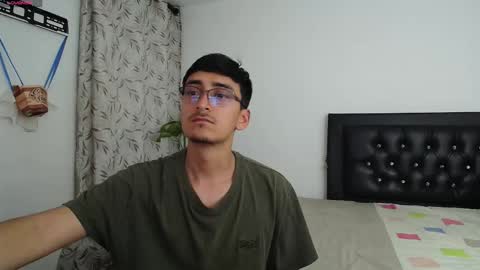 Snapshot of fallgays chatting on 09-21-25, 11:17 FallGays online show from 09-21-25, 11:17