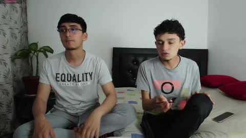 Snapshot of fallgays chatting on 09-26-25, 11:42 FallGays online show from 09-26-25, 11:42