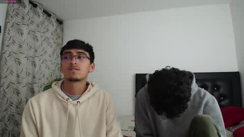 Snapshot of fallgays chatting on 10-08-25, 11:35 FallGays online show from 10-08-25, 11:35