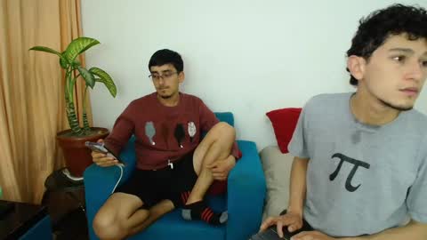 Snapshot of fallgays chatting on 05-03-26, 03:23 FallGays online show from 05-03-26, 03:23