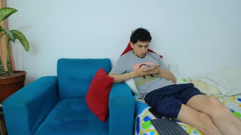 Snapshot of fallgays chatting on 05-14-26, 02:40 FallGays online show from 05-14-26, 02:40
