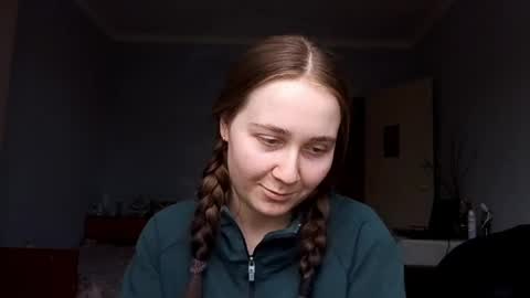 Snapshot of fanniepeacemaker chatting on 05-13-26, 06:44 Sara online show from 05-13-26, 06:44