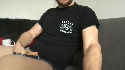 Snapshot of fantacyland chatting on 11-10-25, 12:37 Alex online show from 11-10-25, 12:37